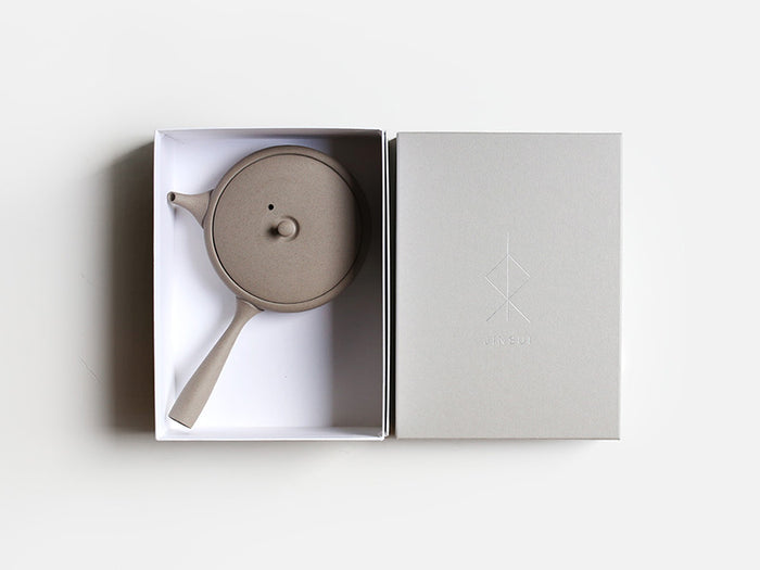 Jinsui Kiln: TOKI - SHIROHAI, Flat Tokoname Kyusu Tea Pot (80ml, Gray)