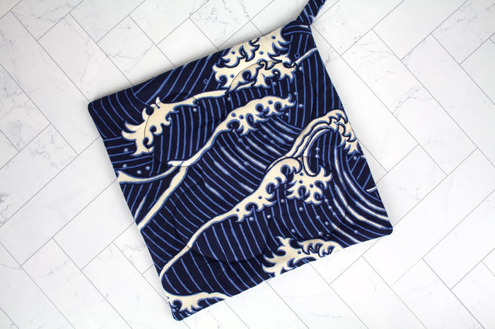 The Great Wave Potholder