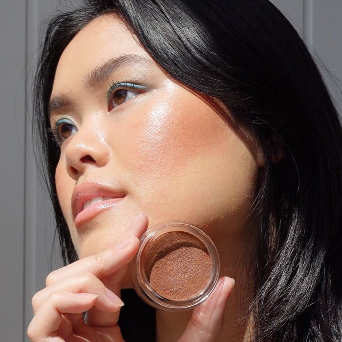 Ere Perez-Cacao Bronzing Pot-Makeup-ere-perez-Madalene-look2-05-The Detox Market | Sol – Golden shade