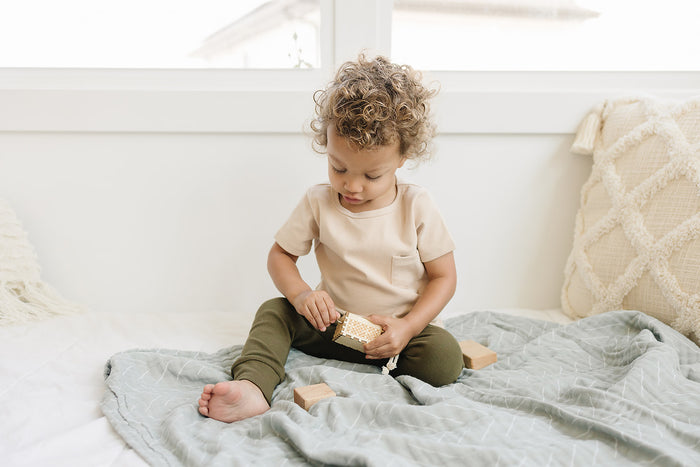 Mebie Baby Gender Neutral Infant Muslin quilt its 100% cotton. Looks great in any nursery.