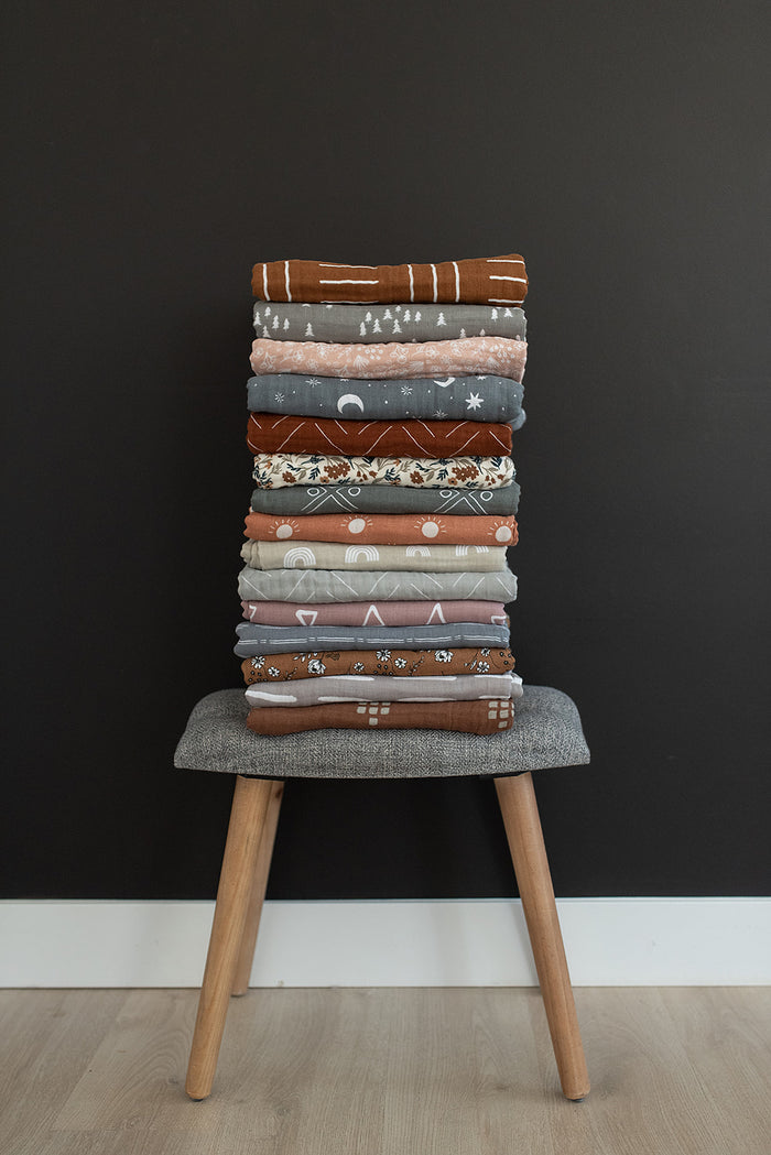 Mebie Baby Mustard Mudcloth Muslin QuiltMebie Baby Gender Neutral Infant Muslin quilt its 100% cotton. Looks great in any nursery.
