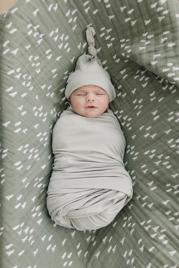 Mebie Baby Bamboo Stretch Swaddle. Gender Neutral for take home outfits and swaddling newborns.